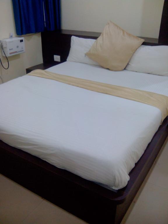 Hotel R K International Lucknow Ruang foto